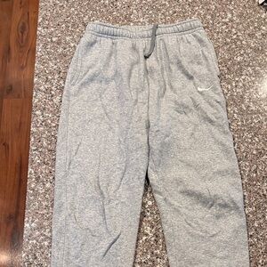 Nike club Men’s Light Heather Gray Joggers small EUC